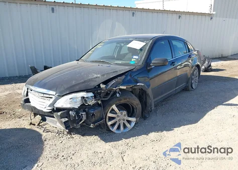 2013 Chrysler 200 Touring z USA, uszkodzony, nr VIN 1C3CCBBB9DN635925